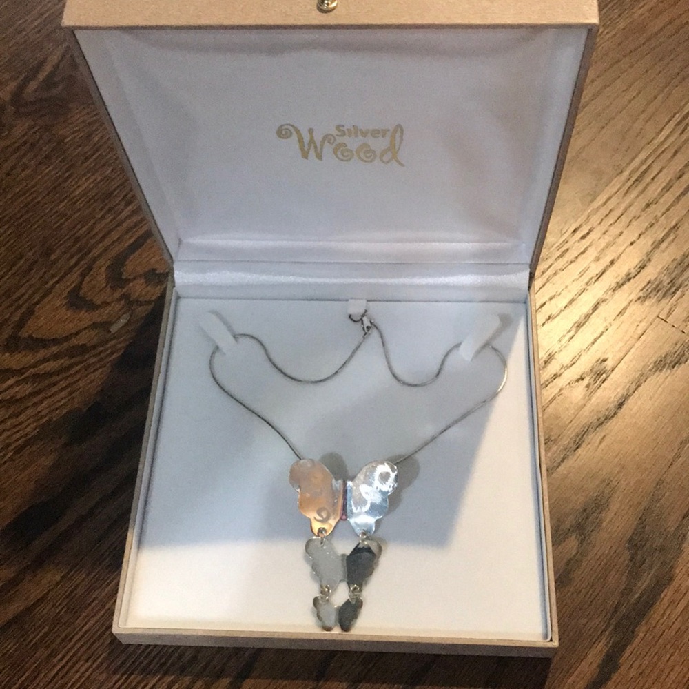 EUC Silver Butterfly Necklace - Picture 2 of 6
